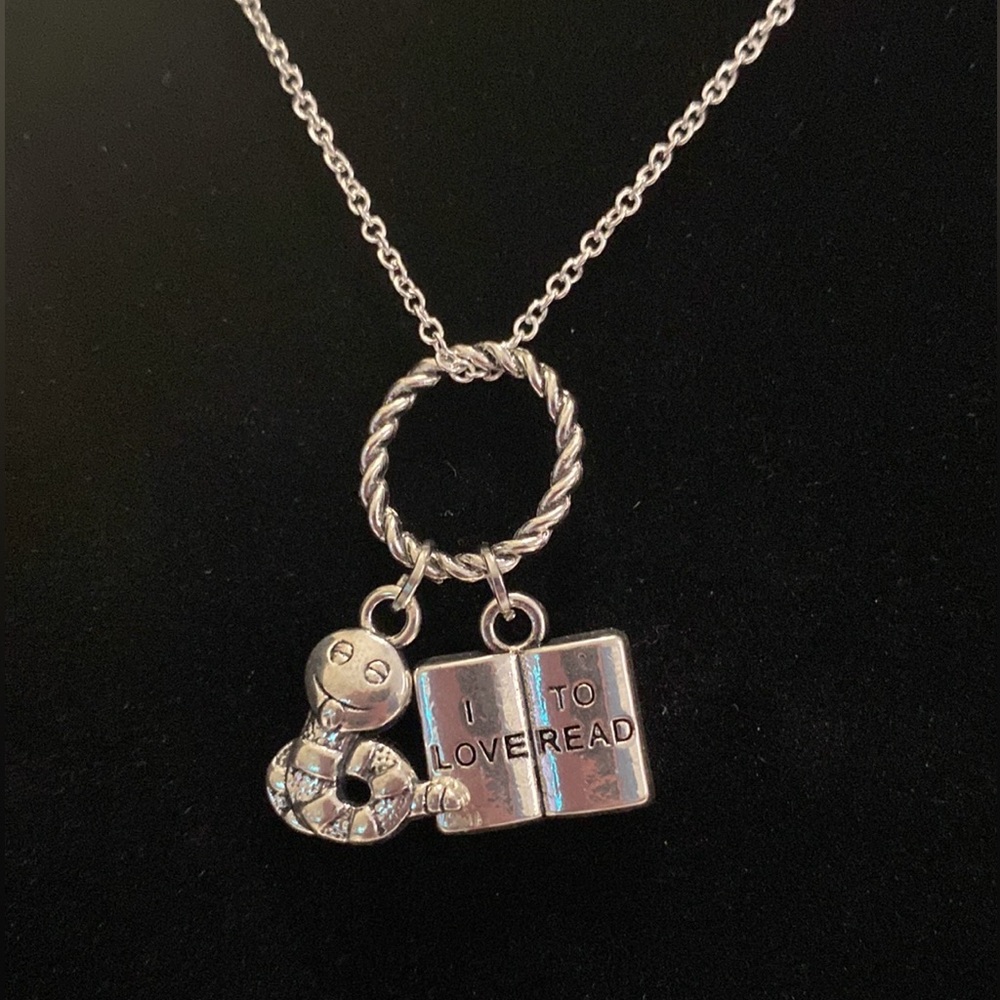 Book Worm Charm Necklace I Love To Read - Picture 5 of 6